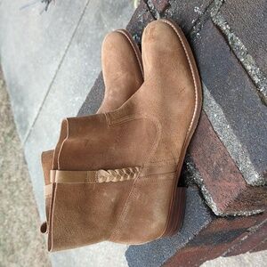 Report Chic Tan Suede Booties